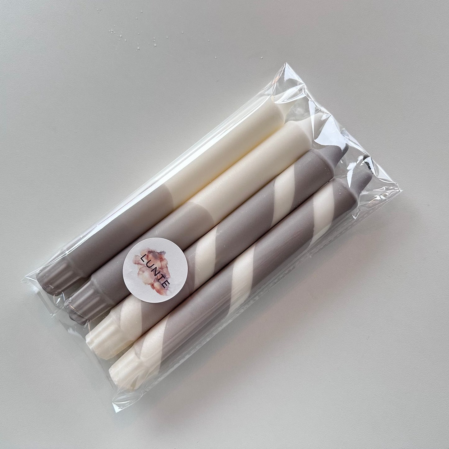 4 pk stearinlys, grå/hvit/spiral
