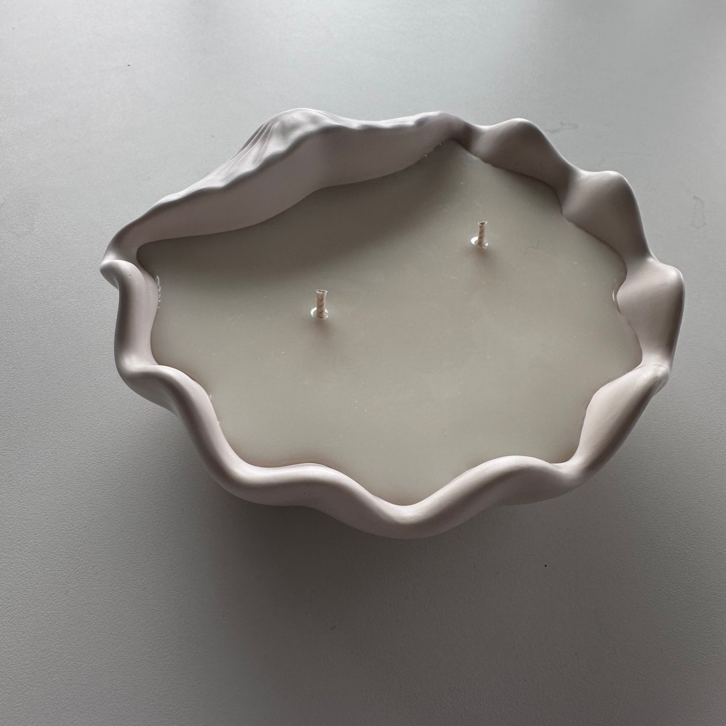 Soyalys i skjellskål, Beige
