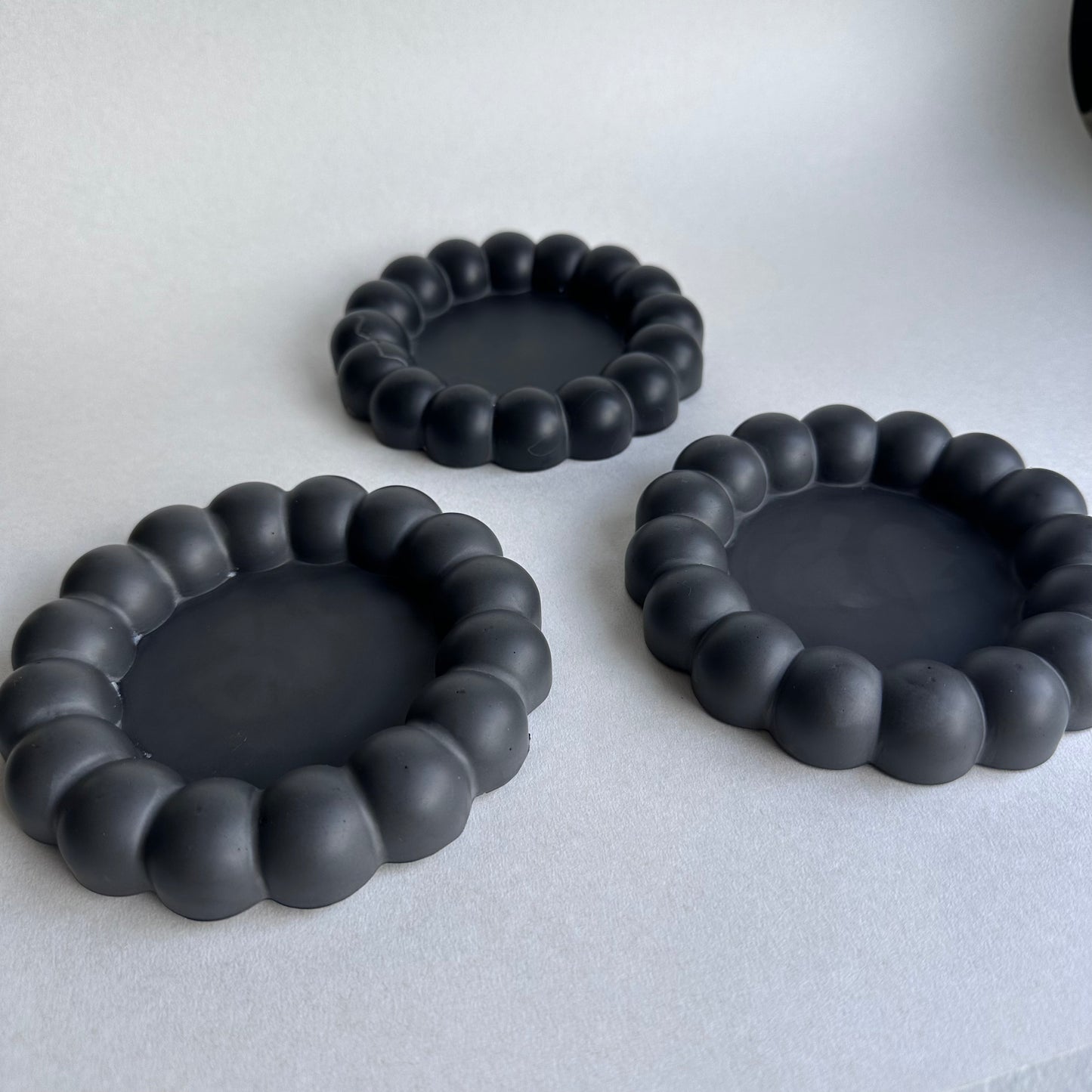 Lite fat, store bobler, Sort